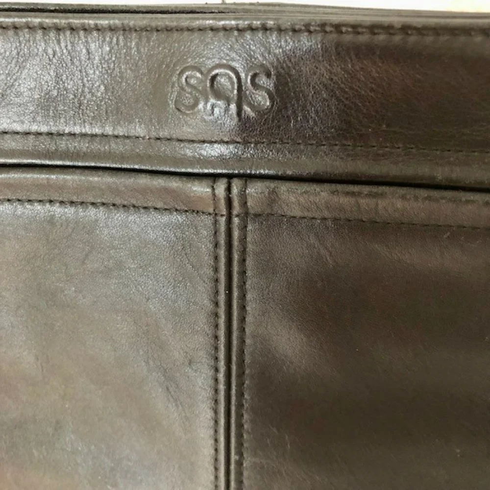 SAS Black Leather Shoulder Bag w/ Pockets - Made in the US